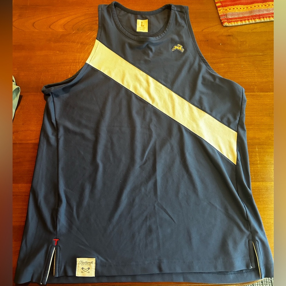 Tracksmith original van cortland singlet womens size large